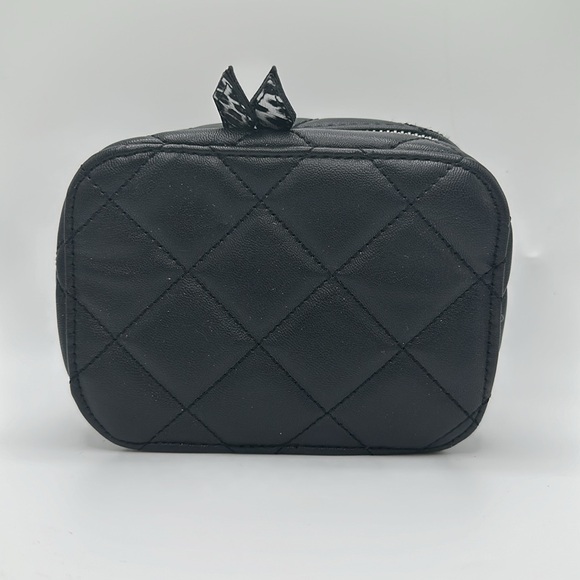 Trish McEvoy Small Black Quilted Makeup Planner Organizer Binder - Picture 3 of 6